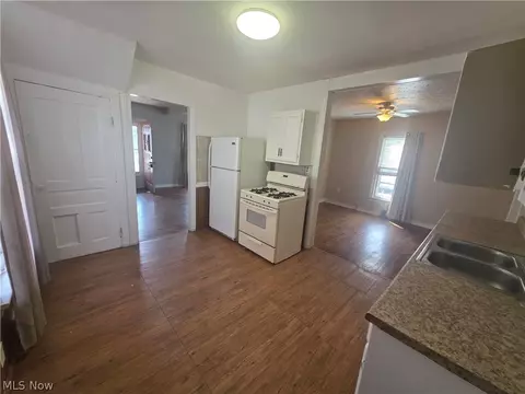 Entry Way - 123 E 35th St, Lorain, OH 44055 photo 1 of 9