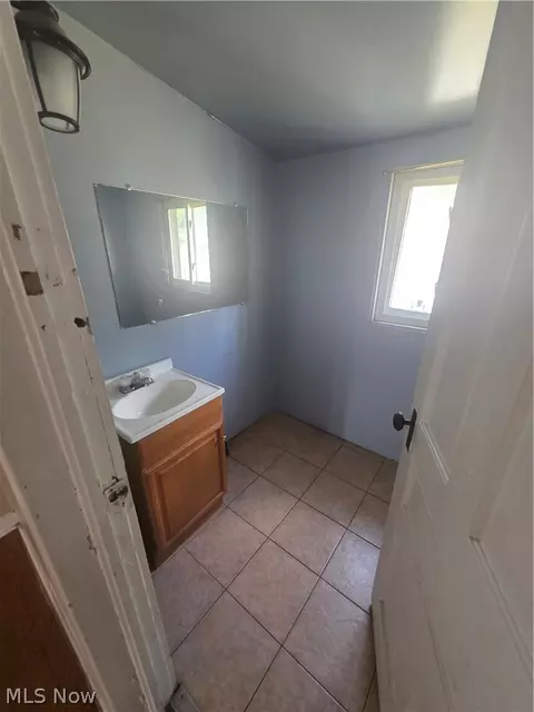 Entry Way - 123 E 35th St, Lorain, OH 44055 photo 9 of 9