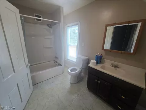 Bath - 123 E 35th St, Lorain, OH 44055 photo 1 of 3