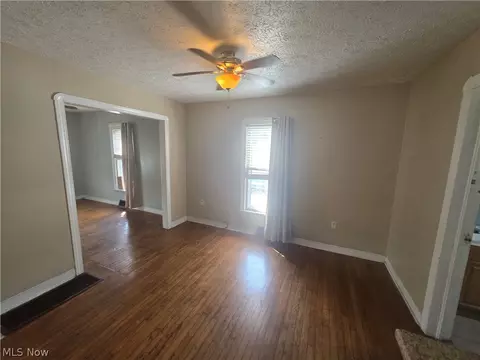 Living - 123 E 35th St, Lorain, OH 44055 photo 3 of 6