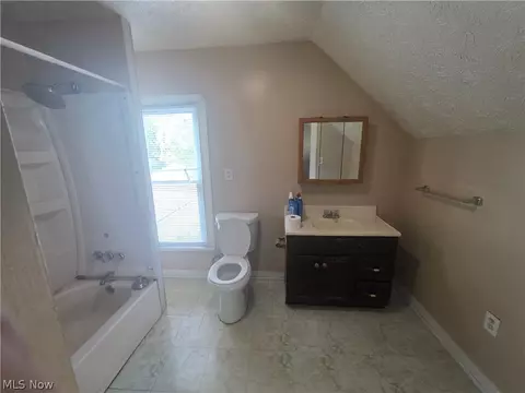 Bath - 123 E 35th St, Lorain, OH 44055 photo 2 of 3