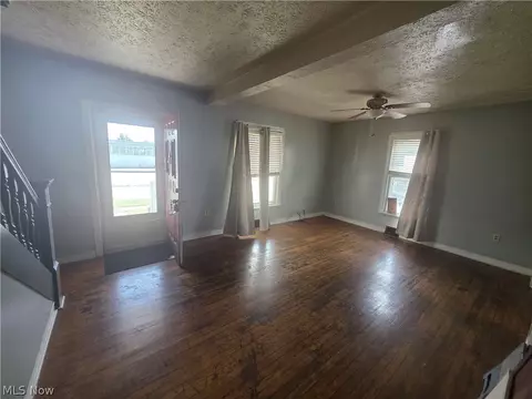 Living - 123 E 35th St, Lorain, OH 44055 photo 2 of 6