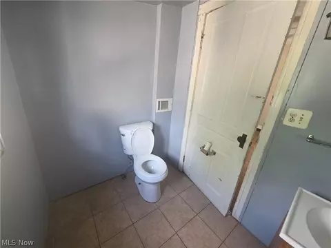 Bath - 123 E 35th St, Lorain, OH 44055 photo 3 of 3
