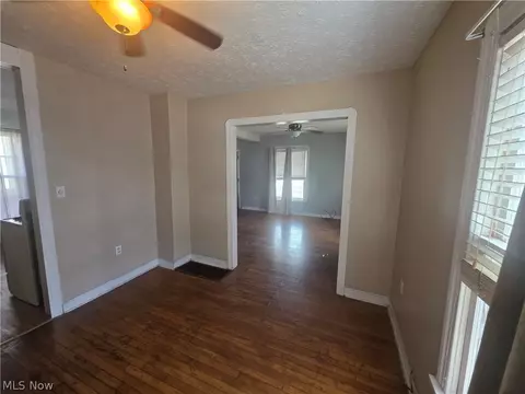 Living - 123 E 35th St, Lorain, OH 44055 photo 6 of 6
