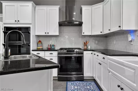 Kitchen - 2099 S Ridge Rd E, Ashtabula, OH 44004 photo 2 of 3