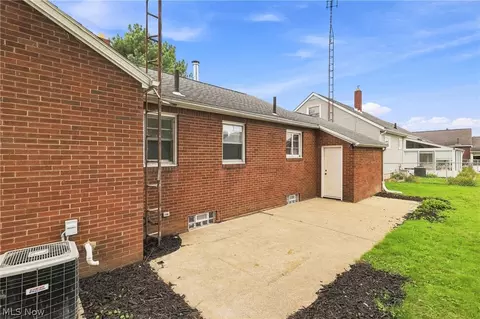 Exterior - 4450 7th St NW, Canton, OH 44708 photo 3 of 4