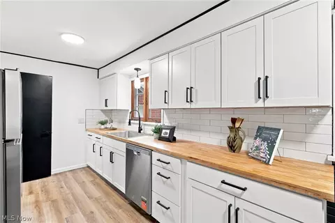 Kitchen - 4450 7th St NW, Canton, OH 44708 photo 2 of 5