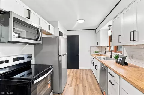 Kitchen - 4450 7th St NW, Canton, OH 44708 photo 1 of 5