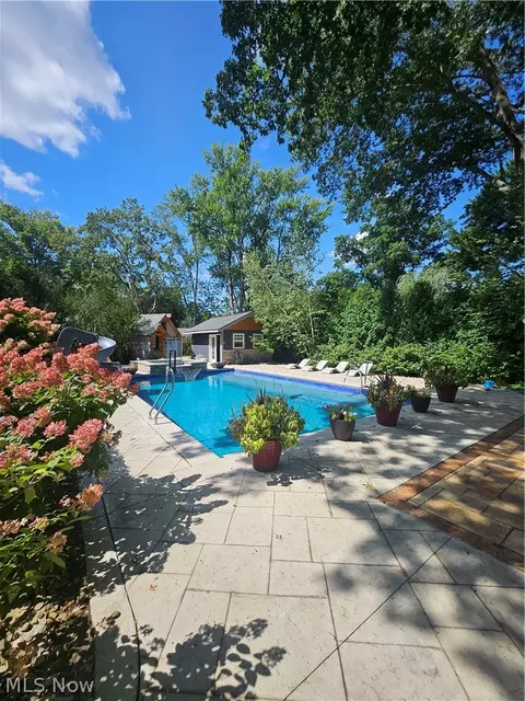 358 Sandhurst Rd, Akron, OH 44333