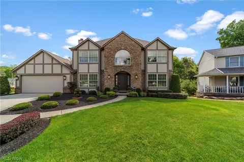 10187 Versailles Dr, Strongsville, OH 44136