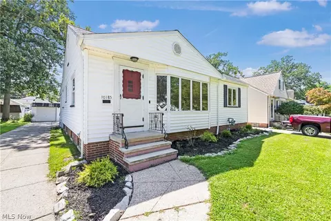 10185 Chesterfield Dr, Parma Heights, OH 44130