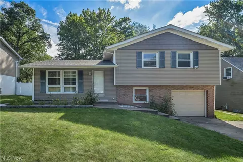 567 Eric Dr, Tallmadge, OH 44278