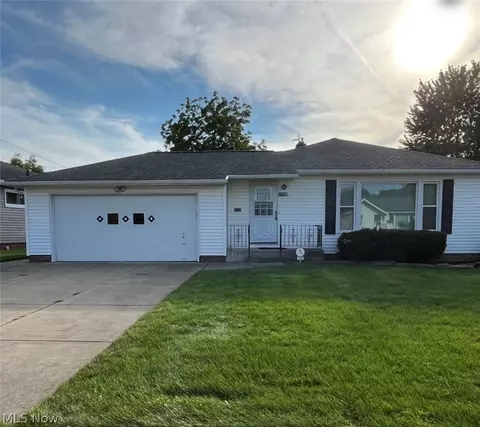 1708 Roselawn Rd, Mayfield Heights, OH 44124