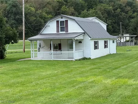 156 Barnhill Rd NE, New Philadelphia, OH 44663