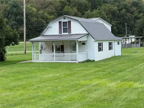 156 Barnhill Rd NE, New Philadelphia, OH 44663
