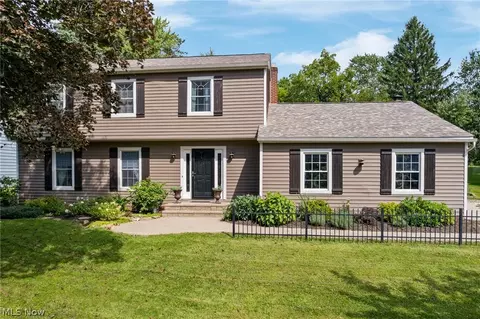 71 Parmelee Dr, Hudson, OH 44236
