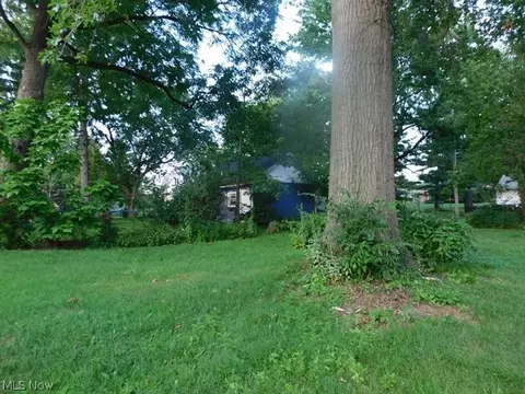 Exterior - 142 Beech St, Berea, OH 44017 photo 2 of 2