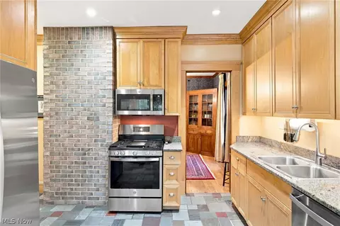 Kitchen - 173 Beech St, Berea, OH 44017 photo 4 of 5