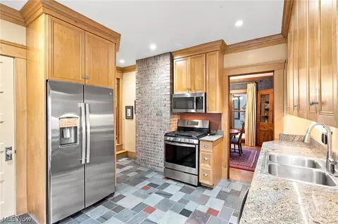 Kitchen - 173 Beech St, Berea, OH 44017 photo 2 of 5
