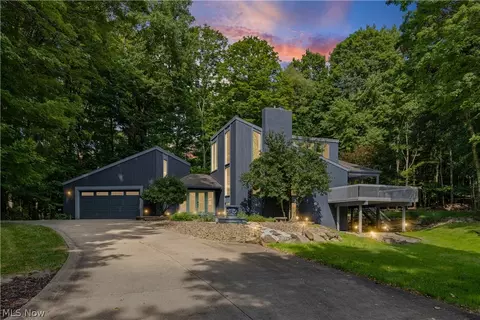 1049 N Medina Line Rd, Akron, OH 44333