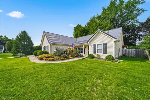 1294 Bannerstone Dr, Painesville, OH 44077