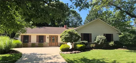 6224 Winding Creek Ln, North Olmsted, OH 44070