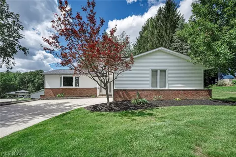 5660 Elm Hill Dr, Solon, OH 44139