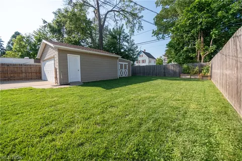 Exterior - 140 Cornell Ave, Elyria, OH 44035 photo 7 of 9