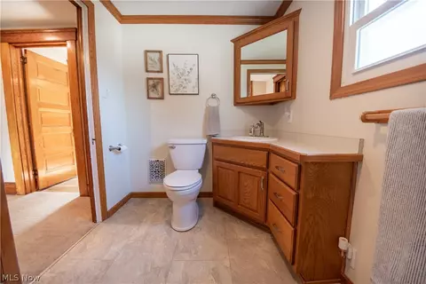 Bath - 140 Cornell Ave, Elyria, OH 44035 photo 3 of 4
