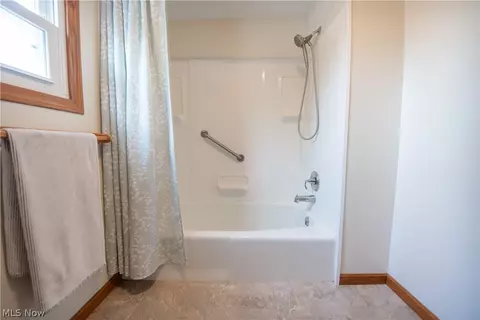 Bath - 140 Cornell Ave, Elyria, OH 44035 photo 4 of 4