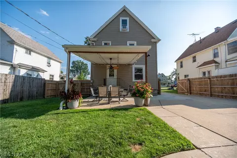 Exterior - 140 Cornell Ave, Elyria, OH 44035 photo 4 of 9