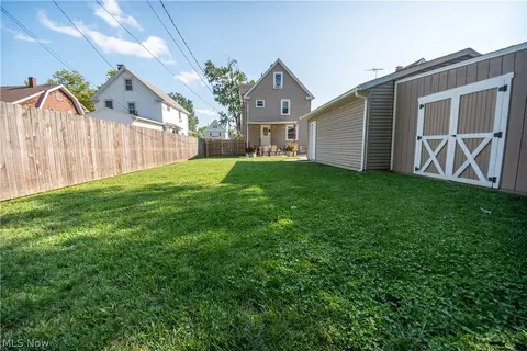 Exterior - 140 Cornell Ave, Elyria, OH 44035 photo 8 of 9