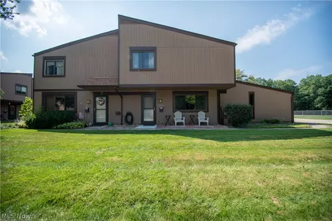 26674 Lake Of The Falls Blvd, Olmsted Falls, OH 44138
