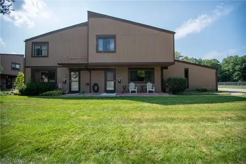 26674 Lake Of The Falls Blvd, Olmsted Falls, OH 44138