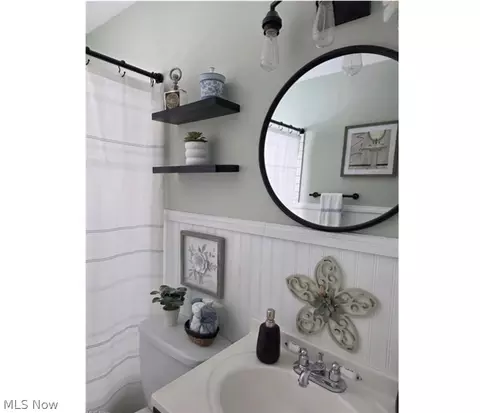 Bath - 1719 E 300th St, Wickliffe, OH 44092 photo 1 of 2
