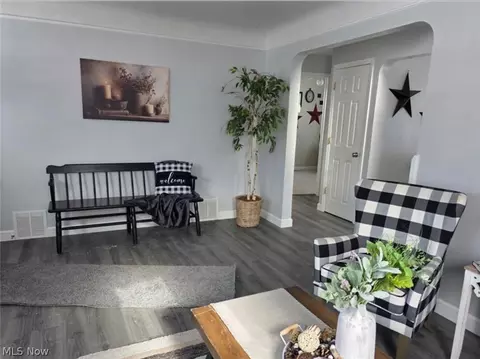 Entry Way - 1719 E 300th St, Wickliffe, OH 44092 photo 1 of 2