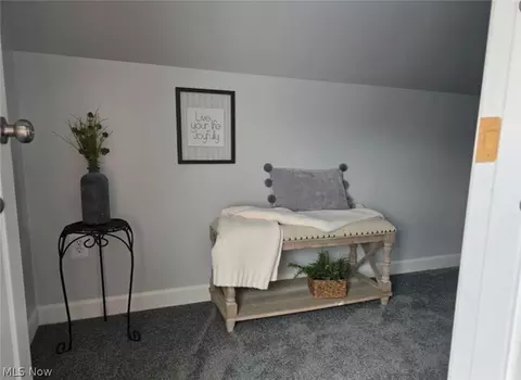 Entry Way - 1719 E 300th St, Wickliffe, OH 44092 photo 2 of 2
