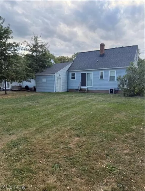 Exterior - 1719 E 300th St, Wickliffe, OH 44092 photo 3 of 3