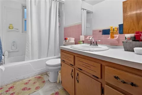 Bath - 2540 E 35th St, Lorain, OH 44055 photo 1 of 1
