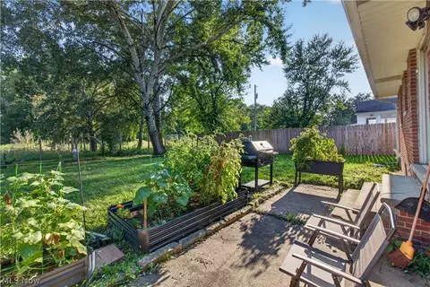 Exterior - 2540 E 35th St, Lorain, OH 44055 photo 3 of 5