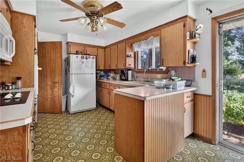 Kitchen - 2540 E 35th St, Lorain, OH 44055 photo 2 of 2
