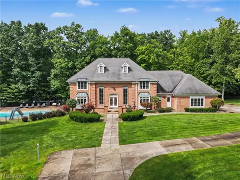 1295 Connecticut Woods Dr, Hudson, OH 44236