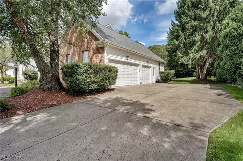 8549 Reserve Ct, Youngstown, OH 44514 photo 3