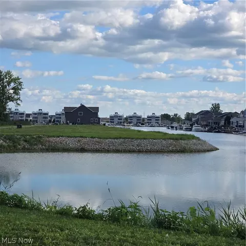 2334 S Yacht Club Dr S, Marblehead, OH 43456