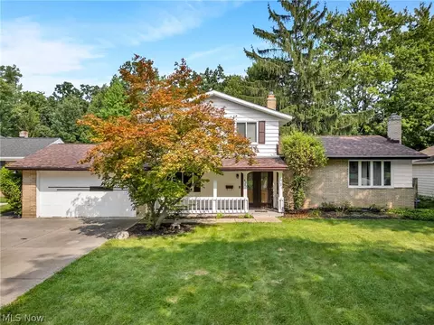 6221 Brighton Dr, North Olmsted, OH 44070