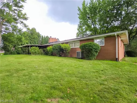 1815 Glenmont Dr NW, Canton, OH 44708 photo 5