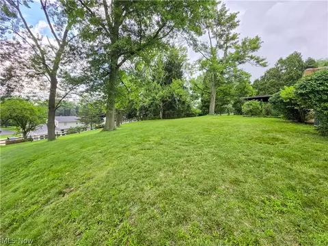 1815 Glenmont Dr NW, Canton, OH 44708 photo 3