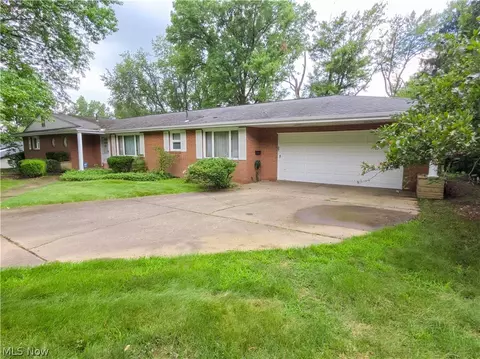 1815 Glenmont Dr NW, Canton, OH 44708 photo 6
