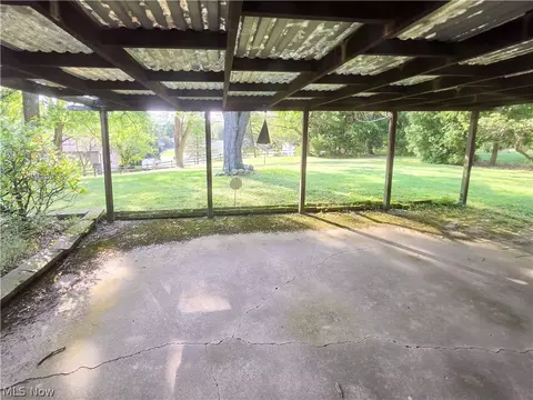 Exterior - 1815 Glenmont Dr NW, Canton, OH 44708 photo 4 of 6