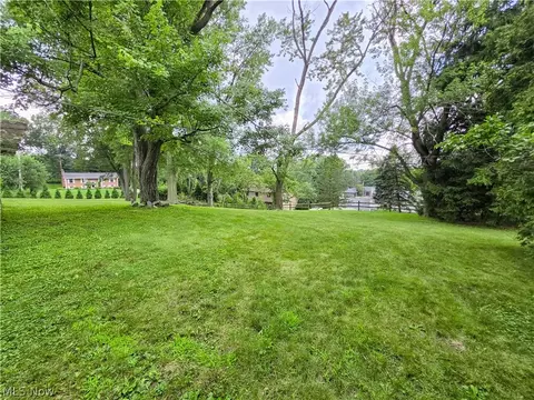 1815 Glenmont Dr NW, Canton, OH 44708 photo 4